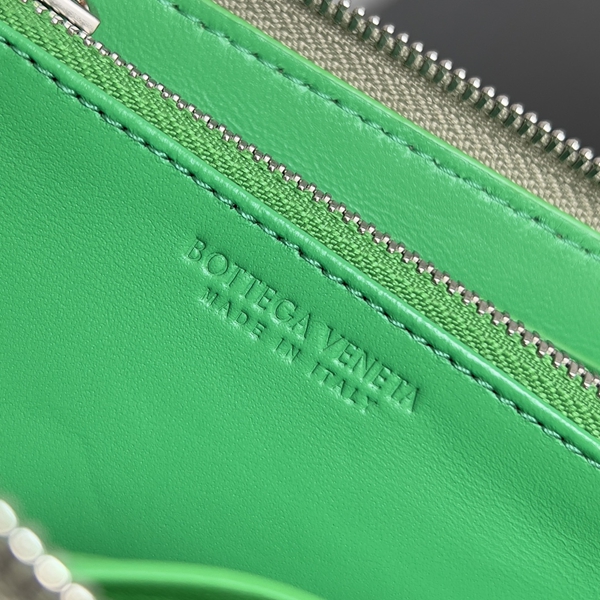 ボッテガヴェネタ財布コピー着用イメージ